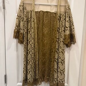 easel Sheer Lace Overlay in Dark Gold and Cream